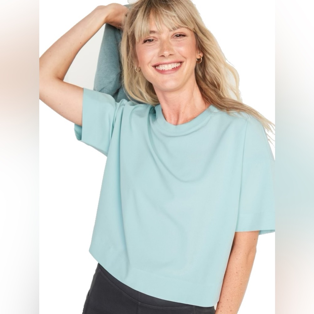 Old Navy Loose Short-Sleeve StretchTech Performance Cropped Top